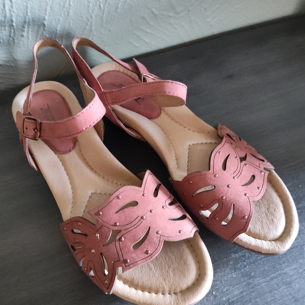 Earth Women's Coral Sandals